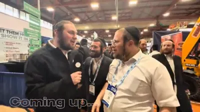 עי פי סטאטוס באזוכט ביים סאטמארק עקספאו 