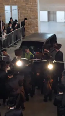 כ"ק אדמו"ר מגור שליט"א ביים שמחת החתונה בשמחת בית סקווירא