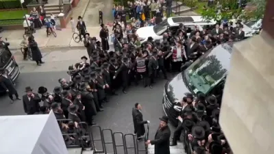 כ"ק אדמו"ר מגור שליט"א באזוכט ביי הנגיד ר' מוטל טענענבוים ני"ו