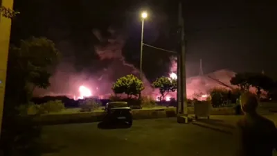 אויל ריפיינערי אין איראן ביים אויפפלאקערן נאך א מידנת ישראל אטאקע 