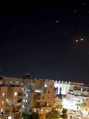 ארי חיימאוויטש ברענגט לייוו וויאזוי 34 מיסלס פליען נאנט צו בעלזא ביהמ"ד אין ירושלים 