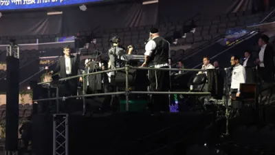 פולע גאלעריע: גרויסארטיגע מעמד אדירי התורה! 