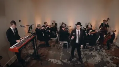 א הערליכע חופה מיט מנחם מאנעוויטש און שמחה יעקבי