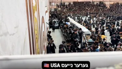 כ"ק אדמו"ר מגור שליט"א באטייליגט זיך בשמחת בית סקווירא-וויזניץ מאנסי