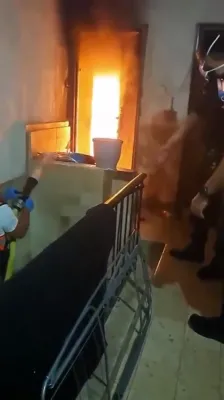 הארציגע באגעגעניש איז פארגעקומען צווישן א קינד וואס איז געראטעוועט געווארן פון א פייער אין בני ברק און די פייערלעשער רעטער