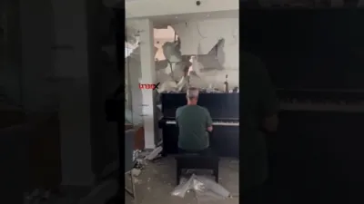 אידן אין ארץ ישראל זענען זיך מחזק און זינגען א ניגון פון אמונה בשעת די הויז איז חרוב פון די איראנע אטאקעס 