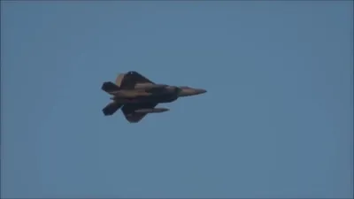 פאר די אטאקעס פון אמעריקא אויף איראן האבן מיליטערישע F22'ס געלאנדעט אין די יו קעי