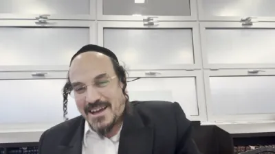 הערליכע מעשה פון הרה"ק השם שלמה ממונקאטש זי"ע דורך הרב אליהו שווארץ, ביים שיעור פון עמוד היומי דרשו - עירובין דף פ"ח ע"ב