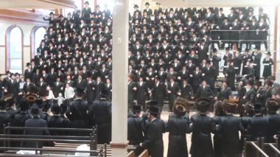 שבע ברכות בחצר הקודש פאפא ע"י תלמידי ישיבות פאפא