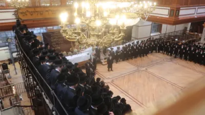 שבע ברכות בחצר הקודש פאפא ע"י תלמידי ישיבות פאפא