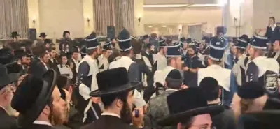 הערליכע קאזאקן טענץ פון ישיבת אורייתא ביי א חתונה 