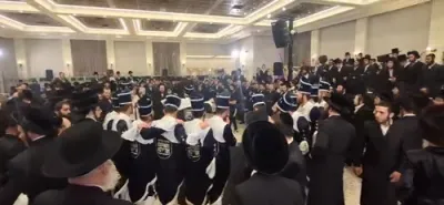 הערליכע קאזאקן טענץ פון ישיבת אורייתא ביי א חתונה 
