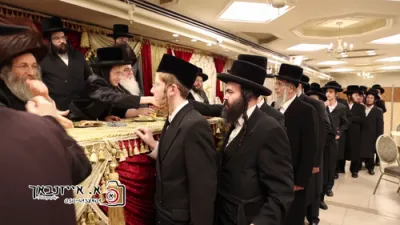 בר מצוה פון עלטסטן אייניקל פון הרה"צ רבי אלימלך בידערמאן שליט"א 