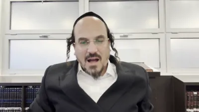 הערליכע מעשה פון מרן הרב מבריסק זי"ע דורך הרב אליהו שווארץ, ביים שיעור פון עמוד היומי דרשו - עירובין דף צ"ג