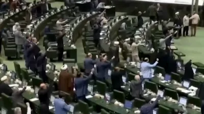 די איראנע פארלאמענט רופט אויס: טויט פאר אמעריקע! טויט פאר איזראעל!
