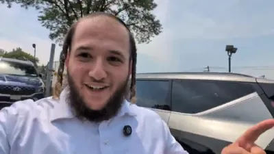 בראקסוויל טשעקט אויס א האנדעי אייאניק קאר מיט 7 זיצן