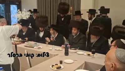 הרה"צ רבי אלימלך בידערמאן שליט"א טרעט אויף ביי א קבלת פנים