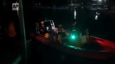 אינדוניזיע - 43 מענטשן פעלן נאך א דערטראנקענע שיף