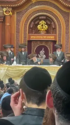 ח"ב בילדער פון שמחת החתונה בחצה"ק סלונים
