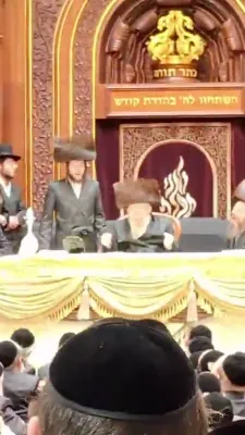 ח"ב בילדער פון שמחת החתונה בחצה"ק סלונים
