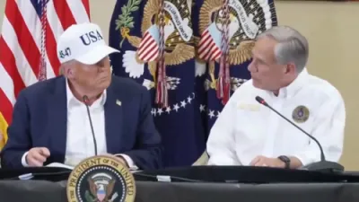 גאווערנער עבאט פון טעקסעס לויבט אויס די שנעלע רעאקציע פון די טראמפ אדמיניסטראציע צו די טעקסעס פארפלייצונגען 