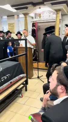 נאחי יאבו איז מספיד זיין טאטע הגאון רבי אברהם שלמה יאבו ז"ל