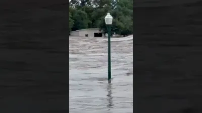 די טעקסעס פארפלייצונגען טראגעדיע: טויט צאל שטייגט צו 82, אריינגערעכנט 28 קינדער, בשעת צענדליגער זענען נאך פארלוירן
