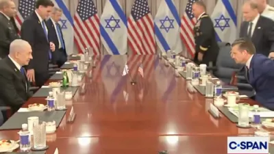 דיפענס מיניסטער העגסעט טרעפט זיך מיט פרעמיער מיניסטער נתניהו אין פענטאגאן צו דיסקוסירן די איראנע אטאקעס 