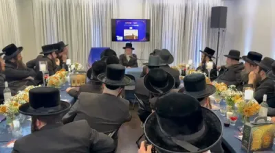  מסיבה אין מאנסי לרגל ביהמ"ד פון כ"ק אדמו"ר מטשערנאביל שליט"א אין בני ברק בביתו פון ר' פנחס אהרן זוסמאן הי"ו חלק ב' 
