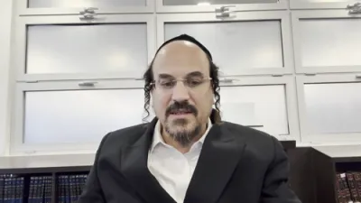 הערליכע מעשה פון מרן הגאון רבי אליעזר מנחם מן שך זצ"ל דורך הרב אליהו שווארץ, ביים שיעור פון עמוד היומי דרשו - עירובין דף צ"ט ע"ב
