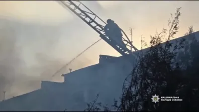 צענדליגע פארוואונדעט און צוויי געהארגעט נאך וואס רוסלאנד באמבארדירט א אוקריינא שאפינג סענטער