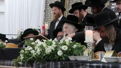 כ"ק גאב"ד ירושלים שליט"א ביים מעמד סיום הש"ס בקהילת סאטמאר ירושלים, מיט דברי הסברה איבער די נגע הציונית וואס איז פארשפרייט געווארן נאכן מלחמה מיט איראן