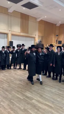 הערליכע שמחת החתונה פארגעקומען בבית ראש ישיבה פון ישיבות מאירים לאנדאן הרב נפתלי פרוזאנסקי שליט"א