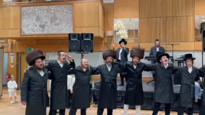 הערליכע שמחת החתונה פארגעקומען בבית ראש ישיבה פון ישיבות מאירים לאנדאן הרב נפתלי פרוזאנסקי שליט"א
