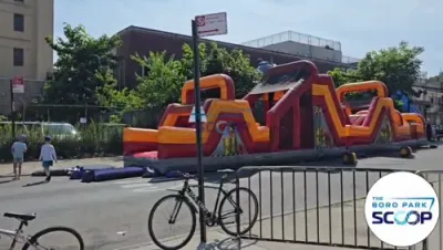 קינדער פון ת"ת באבוב ביים שפילן אין די בארא פארק'ע גאסן