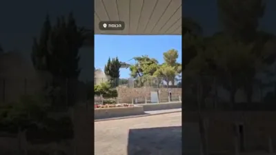 אינטערסאנטע סצענע היינט צופרי ווען נתניהו איז אנגעקומען מיט א העליקאפטער אין כנסת