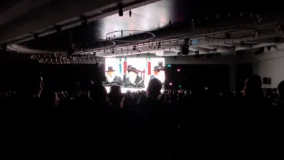 כ"ק אדמו"ר מגור שליט"א באטייליגט זיך ביים דינער לטובת ביהמ"ד הגדול גור 