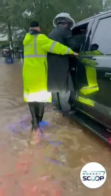 פולע ווידיאוס פון די שרעקליכע פארפלייצונגען אין די מאנסי אומגעגנט