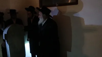 כ"ק אדמו"ר מקראלי שליט"א ביי מקומות הקדושים 