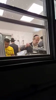 אין ניקלשבורג ברענט א פייער