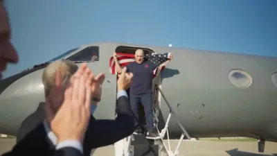 באפרייטע אמעריקאנער ארעסטאנטן קומען אן אין על סאלוואדאר נאך די אויסטויש.