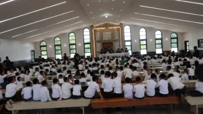 בילדער און ווידעאס: אפשערן לנכד כ"ק אדמו"ר מפאפא שליט"א פארגעקומען אין און מחנה פאפא