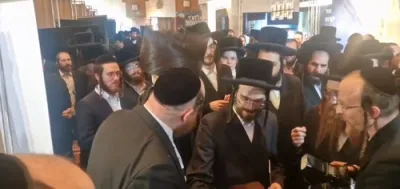 ערשטע בילדער פון די בעלזע עקספאו אין ירושלים 
