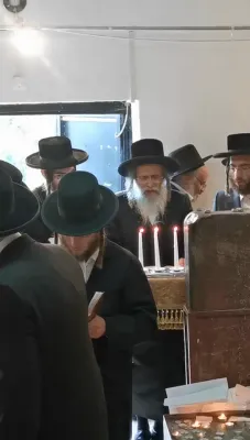 הגה"צ גאב"ד סאטמאר מאנסי שליט"א ביי אוהל הקדוש ליסקא‎