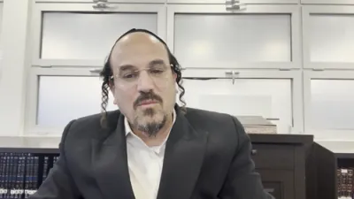 א הערליכע מעשה פון הרה"ק משינאווא והרה"ק מהרי"ד מבעלזא זי"ע "וועגן מאכן א סיום אין די ניין טעג" דורך הרב אליהו שווארץ ביים שיעור פון עמוד היומי דרשו - פסחים דף ג ע"ב 