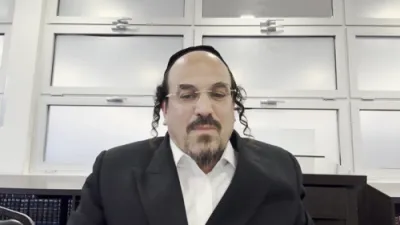 עמוד היומי דרשו - עירובין דף קה ע"א דורך הרב אליהו שווארץ - סיפור: הכרת הטוב של גדולי הדור מרנן הגר"ש וואזנער והגרי"ש אלישיב זצ"ל