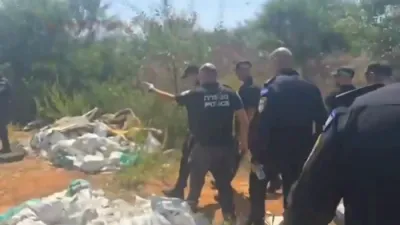 8 זענען פארוואונדעט געווארן ווען א קאר איז אריינגעפארן ביי א באס סטאפ אין כפר יונה 