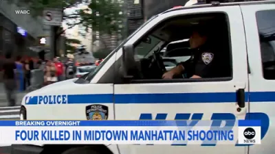 4 טויטע, אריינגערעכנט NYPD אפיציר, נאך א שיסעריי אין מידטאון מאנהעטן.