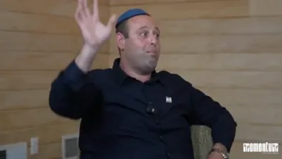  א שמועס מיטן קעכער פון דאנאלד טראמפ 