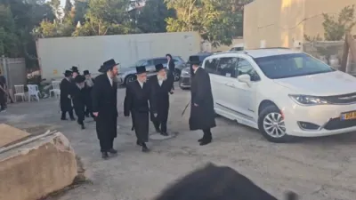 אדמו"רים ורבנים שליט"א קומען אן צום אסיפה קעגן גזירת הגיוס 